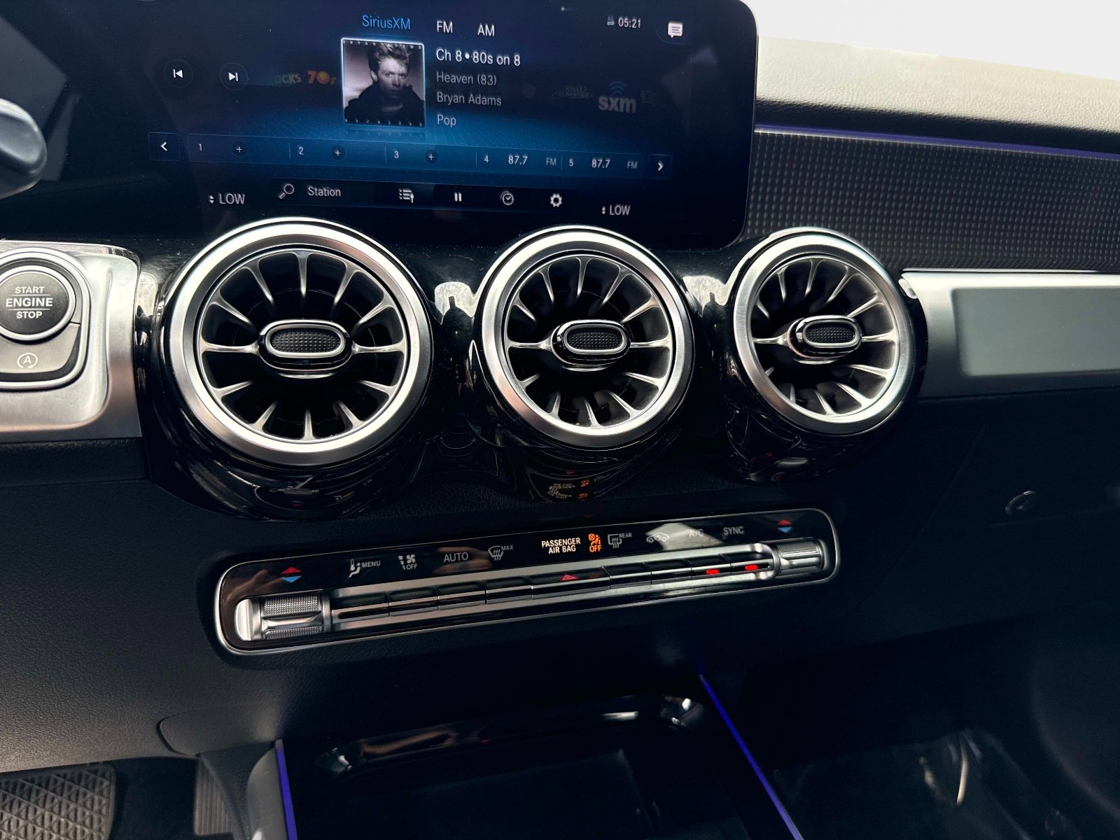 Used 2023 Mercedes-Benz GLB 250 4MATIC w/ Premium Package image 46