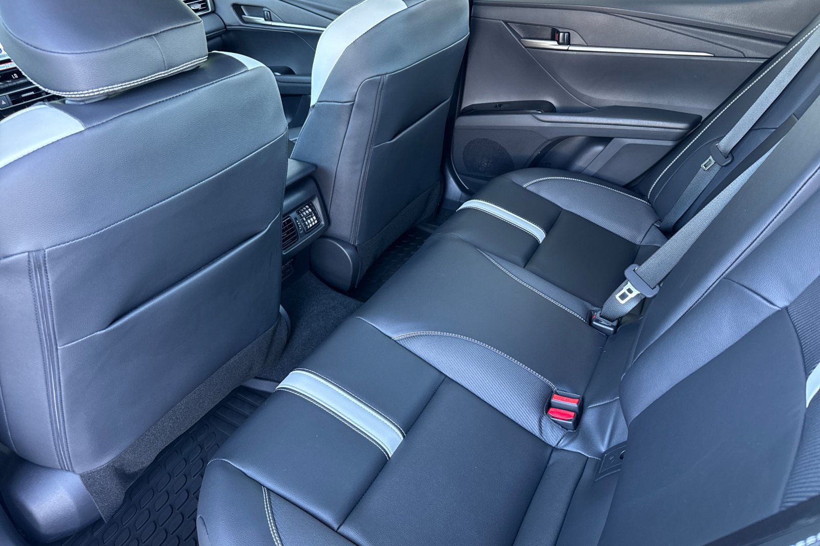 New 2026 Toyota Camry SE FWD image 5