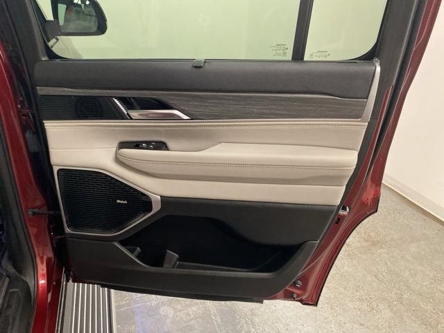 Used 2023 Jeep Wagoneer Series III w/ Premium Group I AWD/4WD image 30