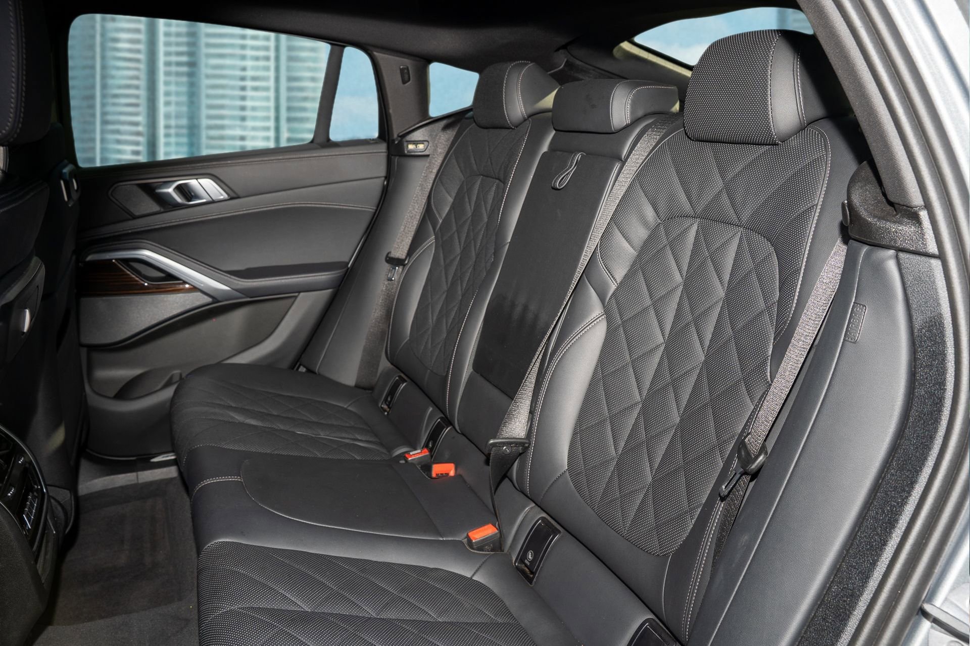 Used 2024 BMW X6 xDrive40i w/ Premium Package image 17