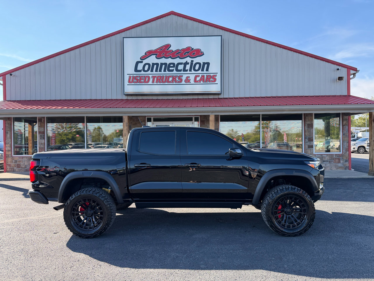 Used 2024 Chevrolet Colorado ZR2 w/ ZR2 Convenience Package III image 3