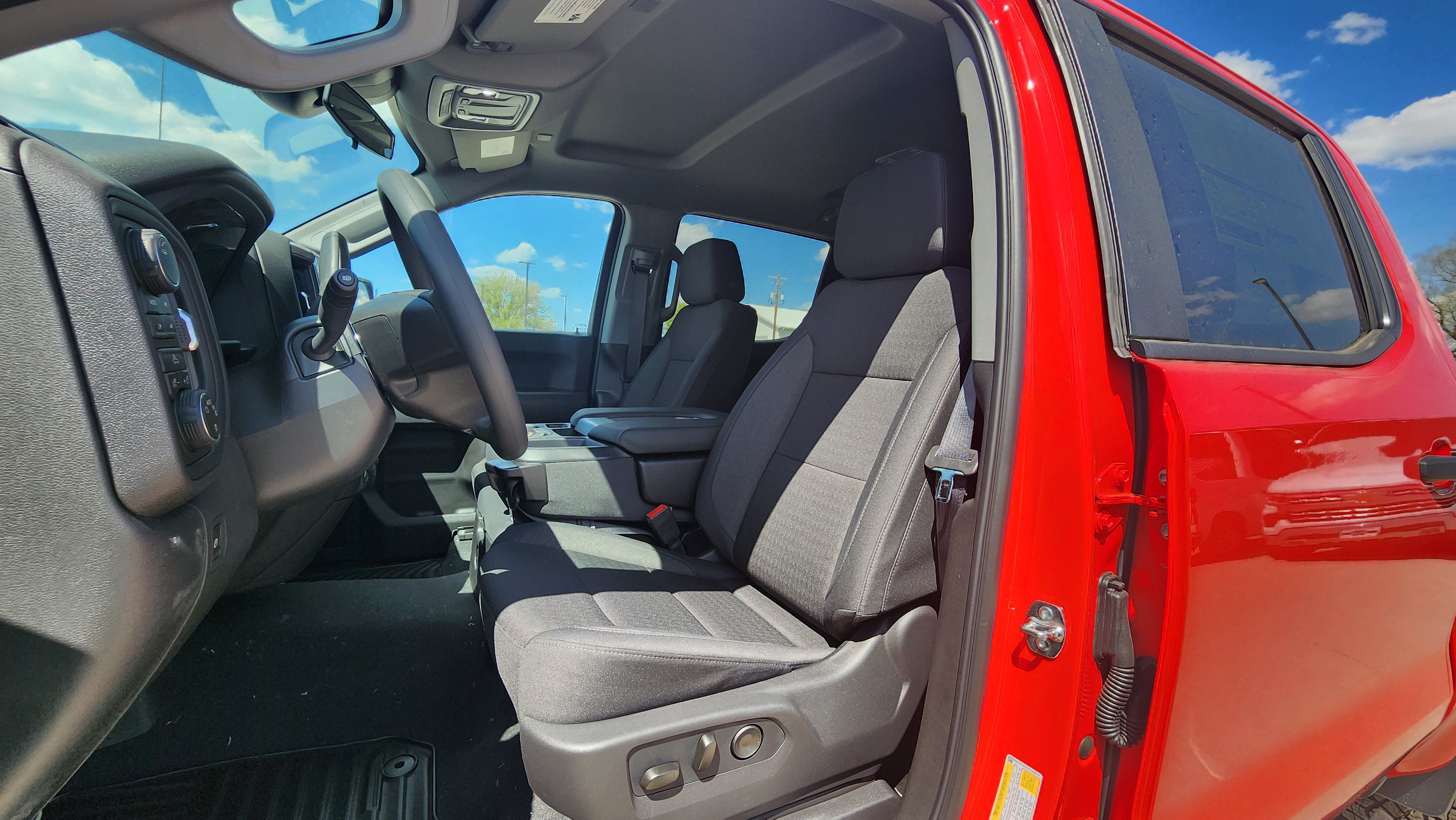 New 2026 Chevrolet Silverado 1500 Custom Trail Boss w/ LPO, Dark Essentials Package AWD/4WD image 13