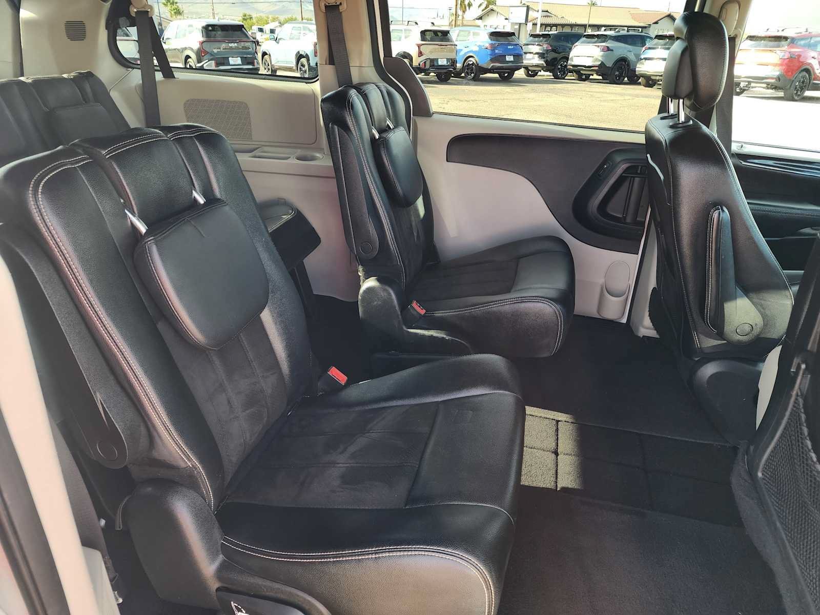 Used 2020 Dodge Grand Caravan SXT FWD image 13