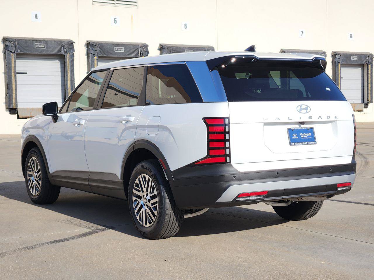 New 2027 Hyundai Palisade SE FWD image 3