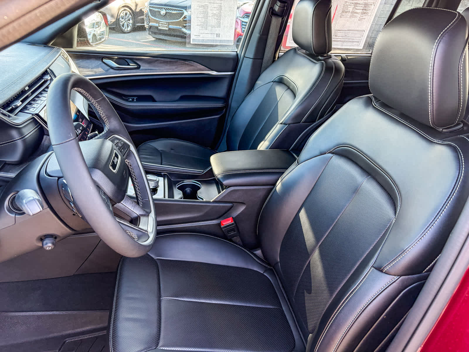 Used 2024 Jeep Grand Cherokee Limited w/ Luxury Tech Group II image 16