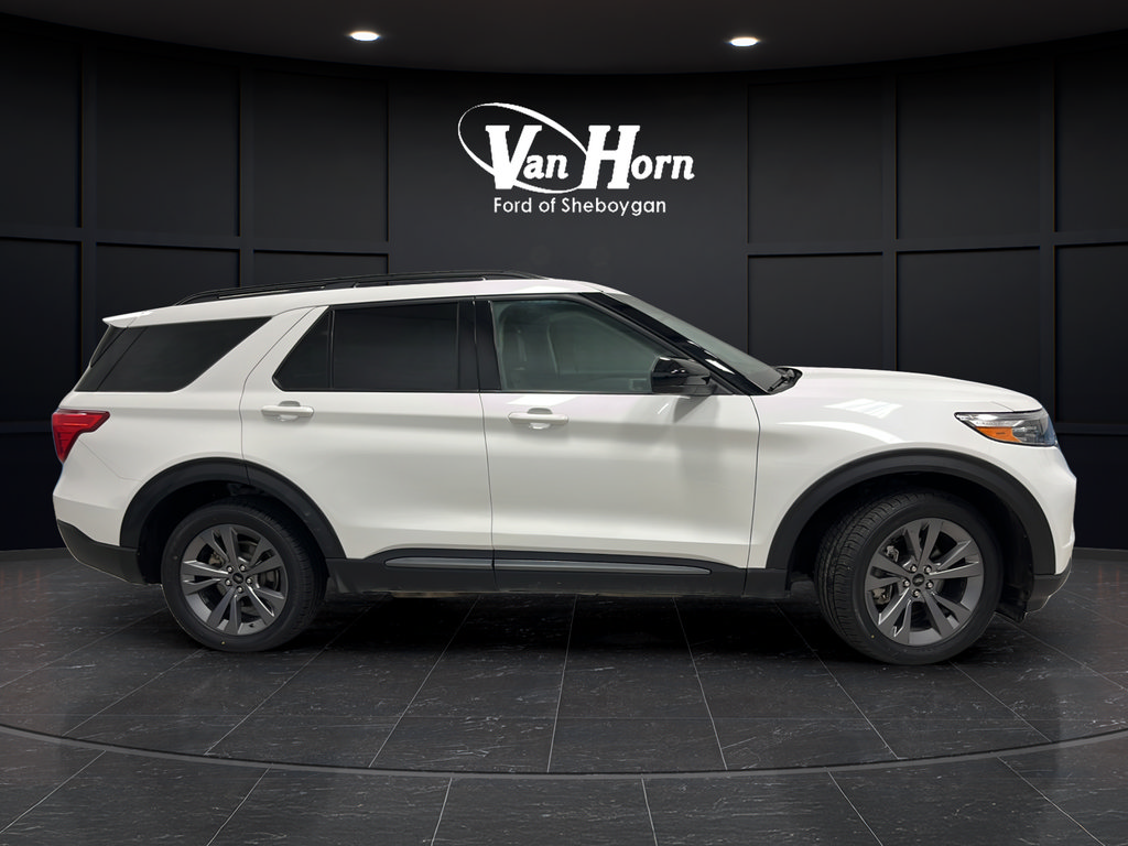 Used 2023 Ford Explorer XLT w/ Equipment Group 202A AWD/4WD image 2