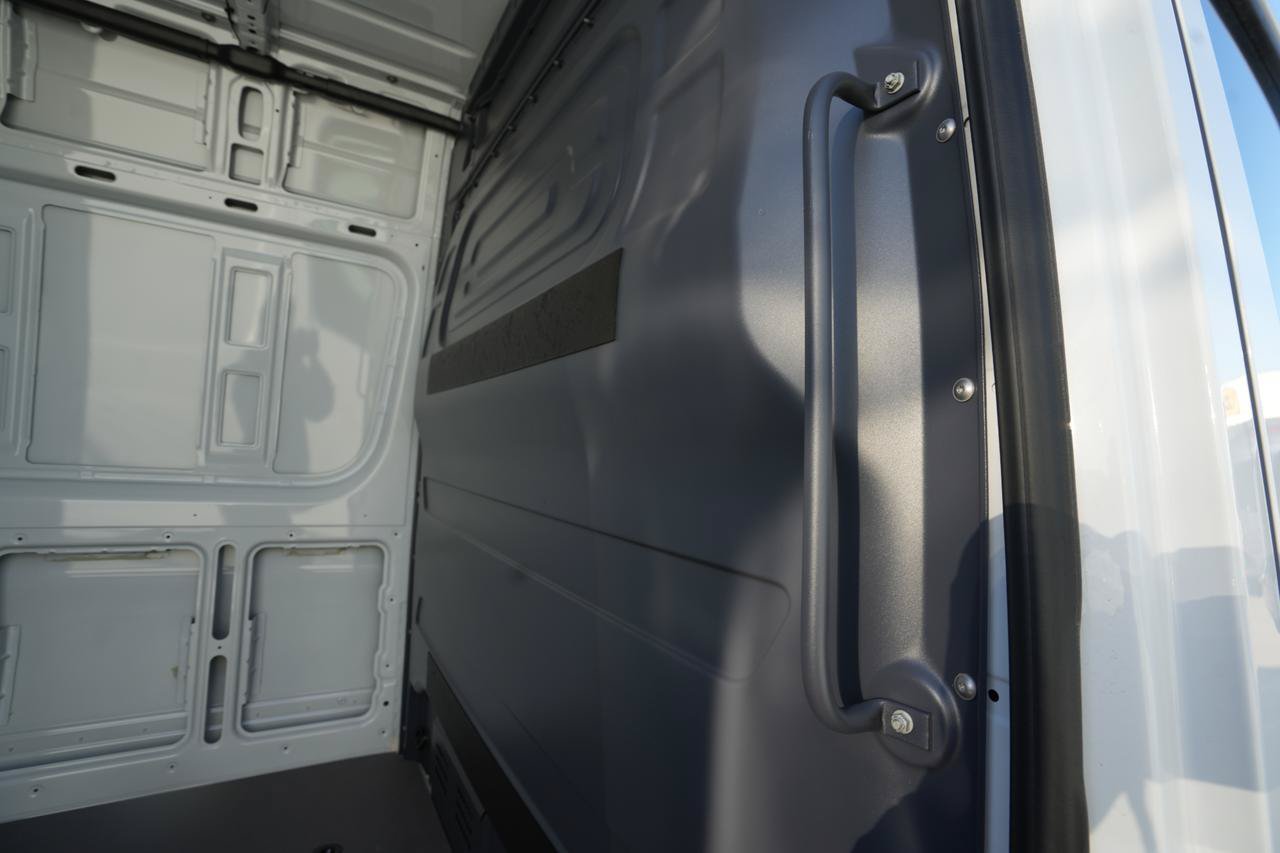 Used 2024 Mercedes-Benz Sprinter 2500 image 25