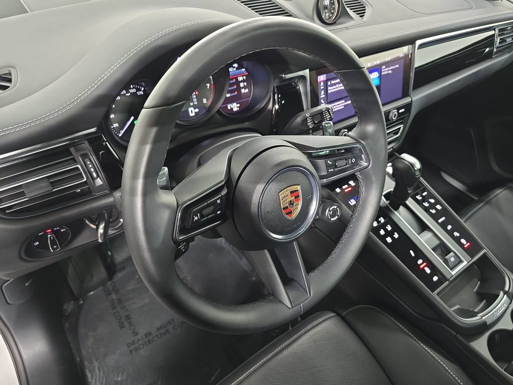 Certified 2025 Porsche Macan S AWD/4WD image 4