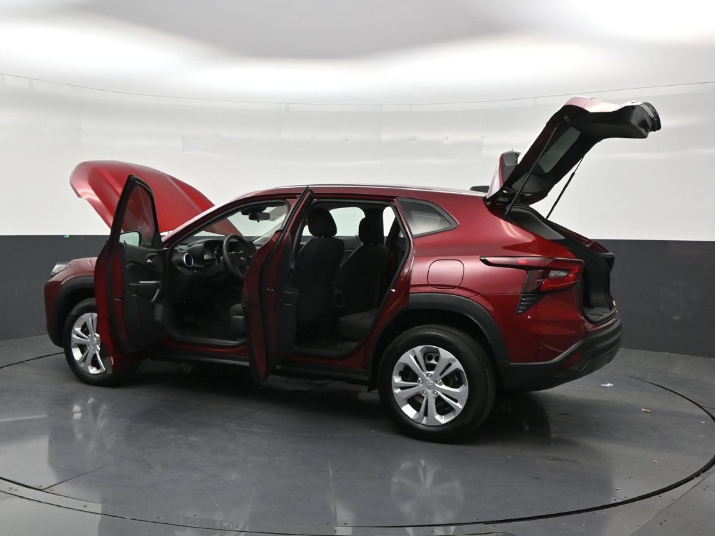 Used 2025 Chevrolet Trax LS FWD image 31