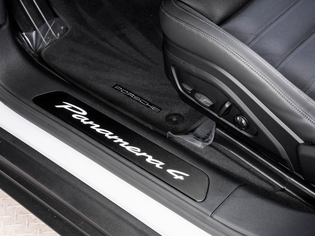 Used 2025 Porsche Panamera 4 image 12