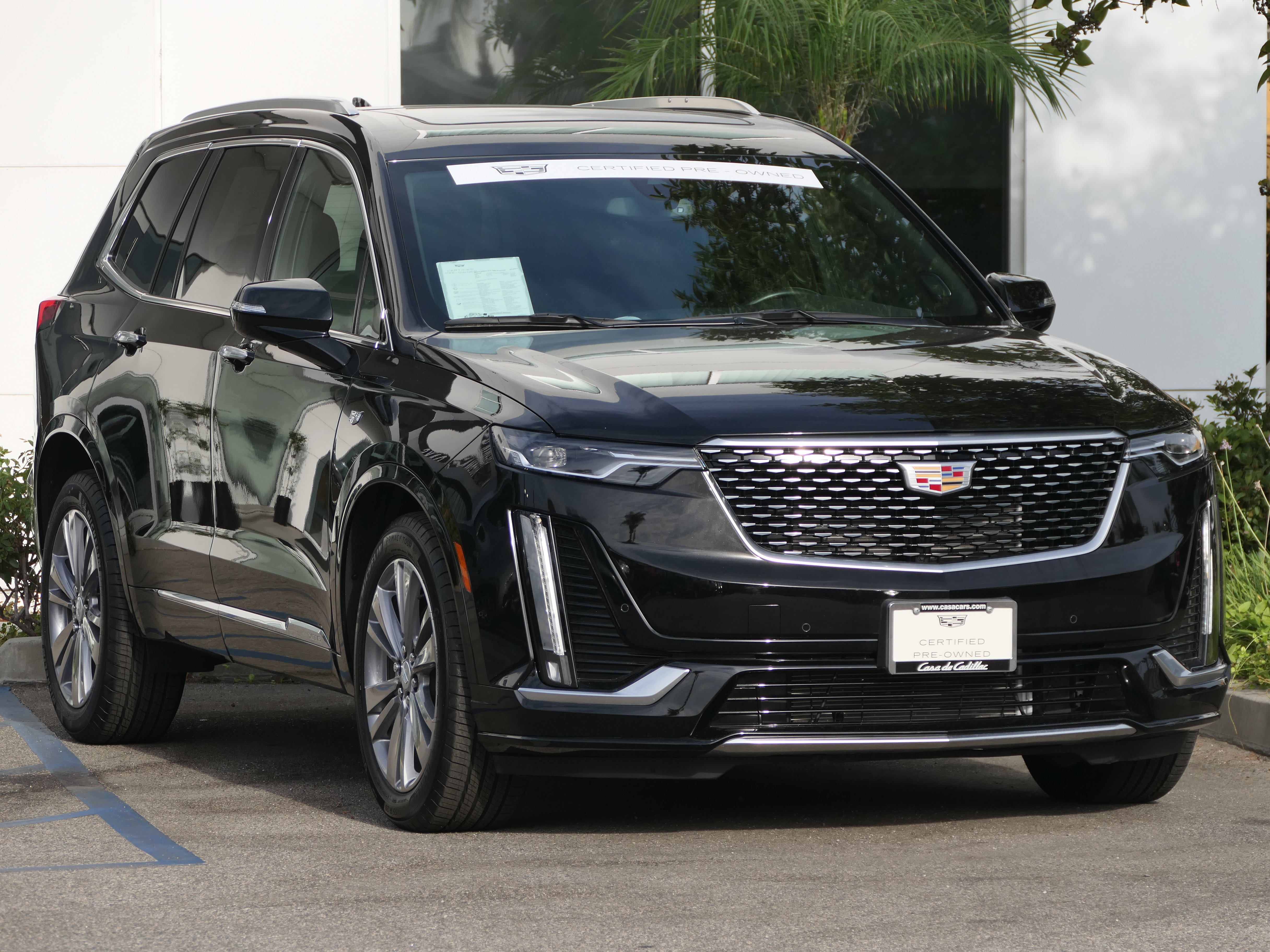 Certified 2025 Cadillac XT6 Premium Luxury FWD image 7