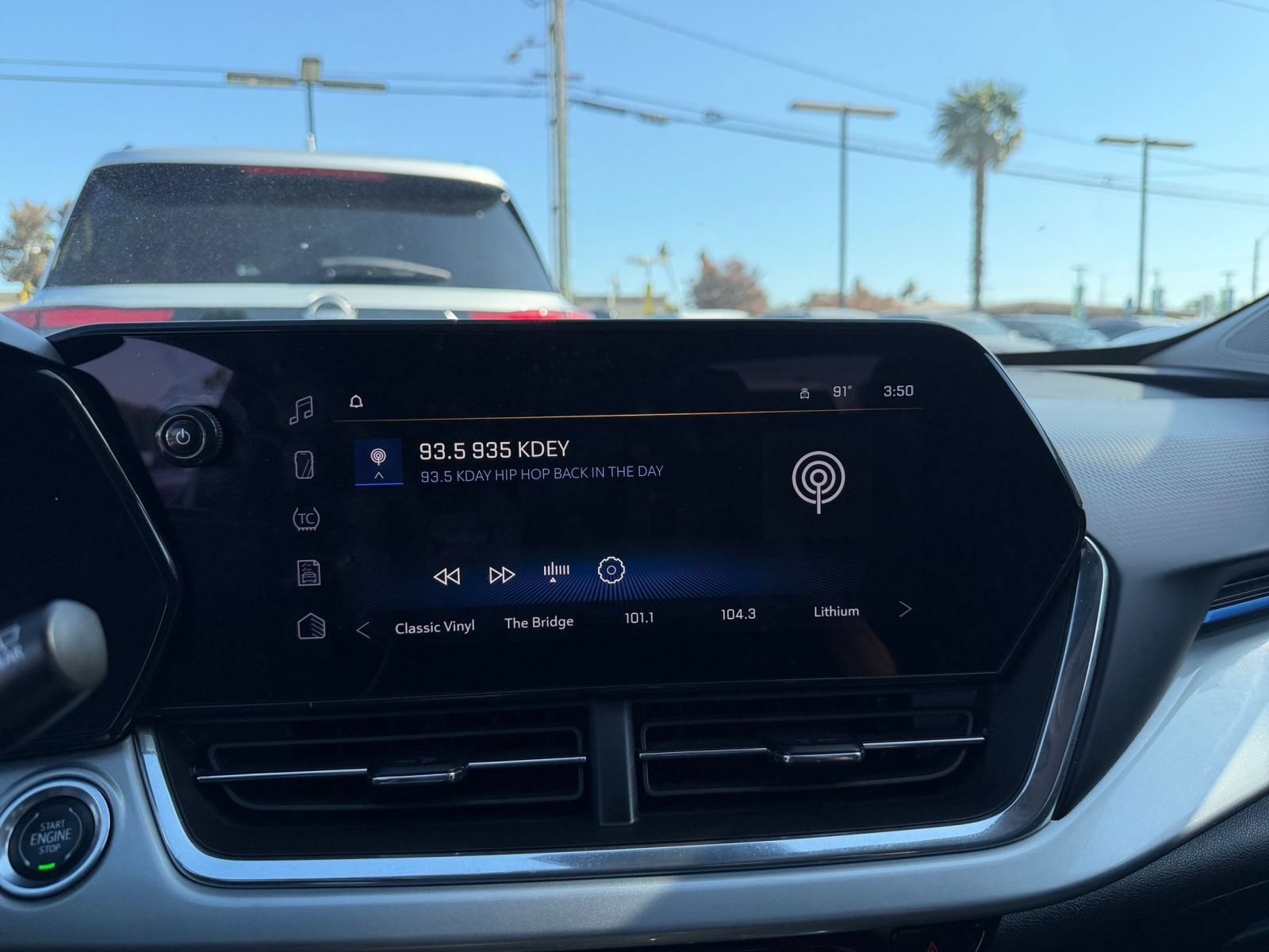 Used 2025 Chevrolet Trax LT FWD image 19