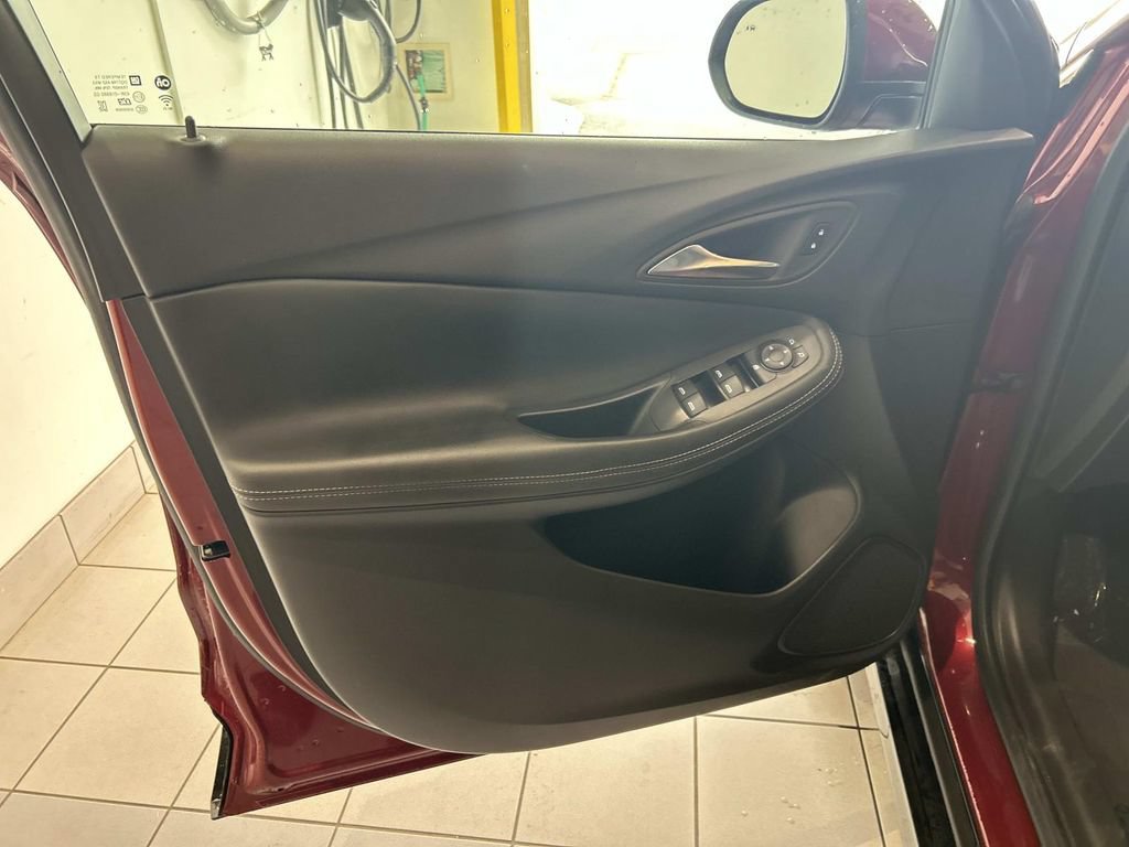 Used 2024 Buick Encore GX Sport Touring FWD image 10