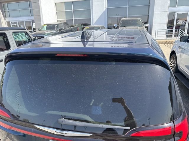 Used 2023 Chrysler Pacifica Touring-L FWD image 10