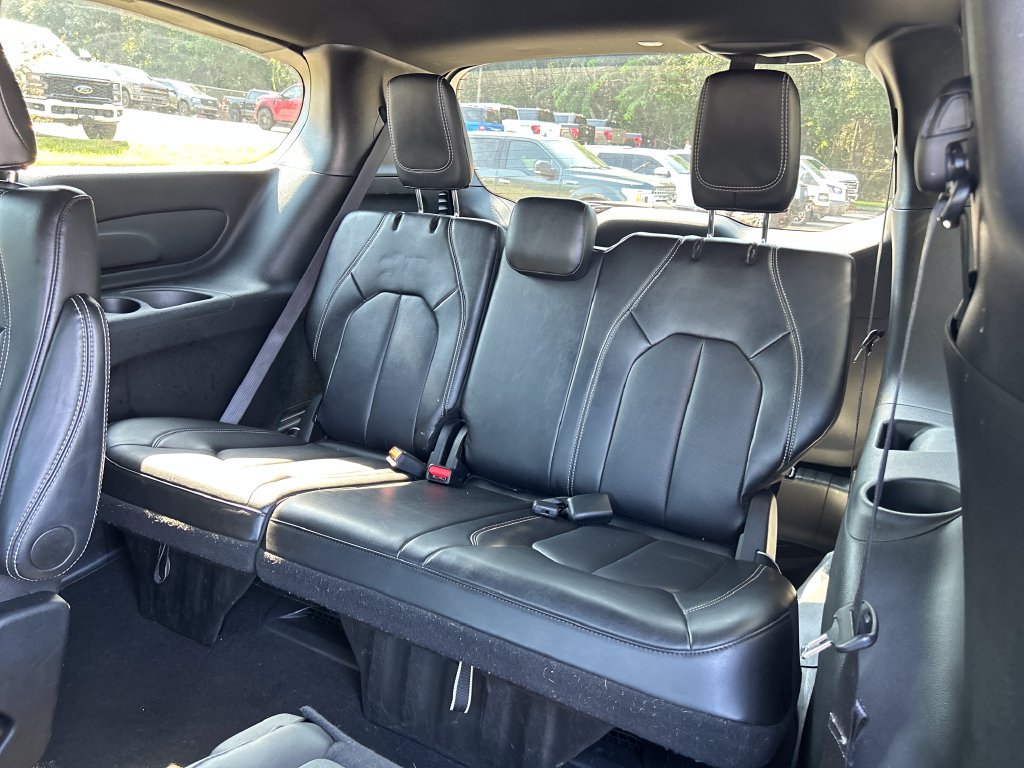Used 2025 Chrysler Pacifica Select FWD image 14