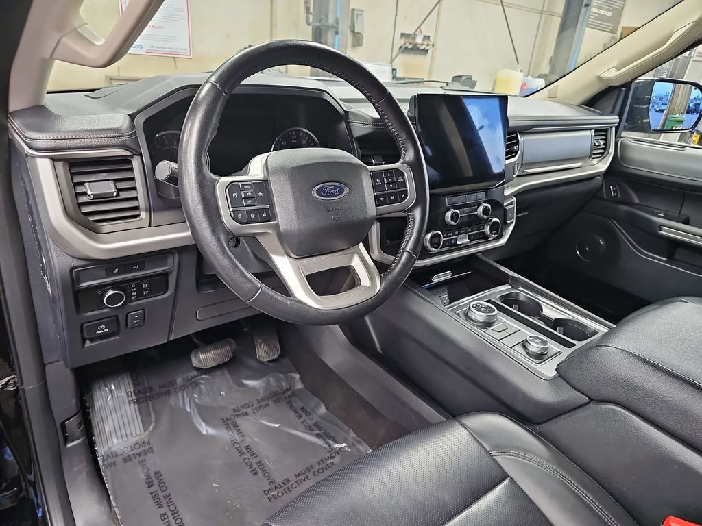 Used 2024 Ford Expedition Max XLT image 16