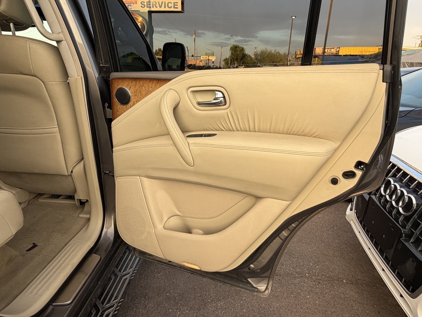 Used 2014 INFINITI QX80 2WD w/ Theater Package image 12