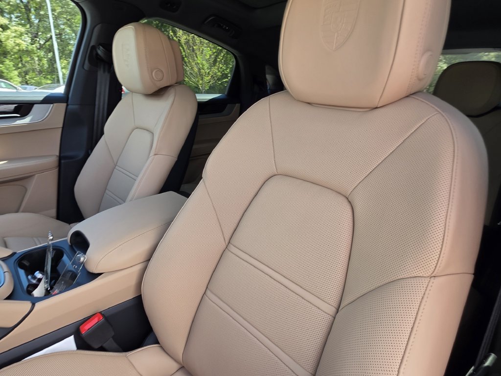 New 2026 Porsche Cayenne Coupe AWD/4WD image 5