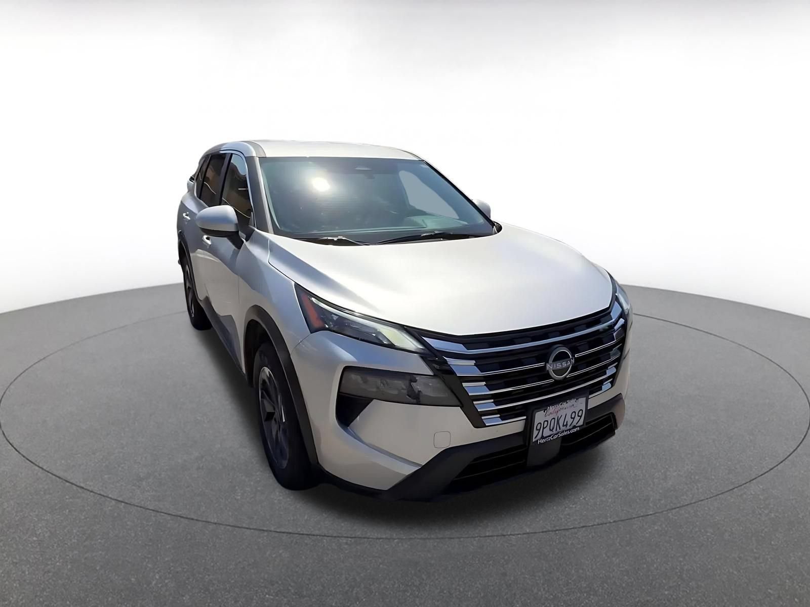 Used 2025 Nissan Rogue SV FWD image 3