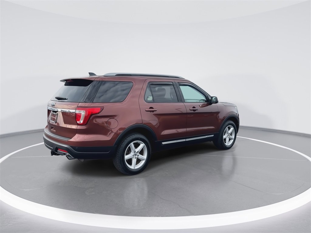 Used 2018 Ford Explorer XLT image 8