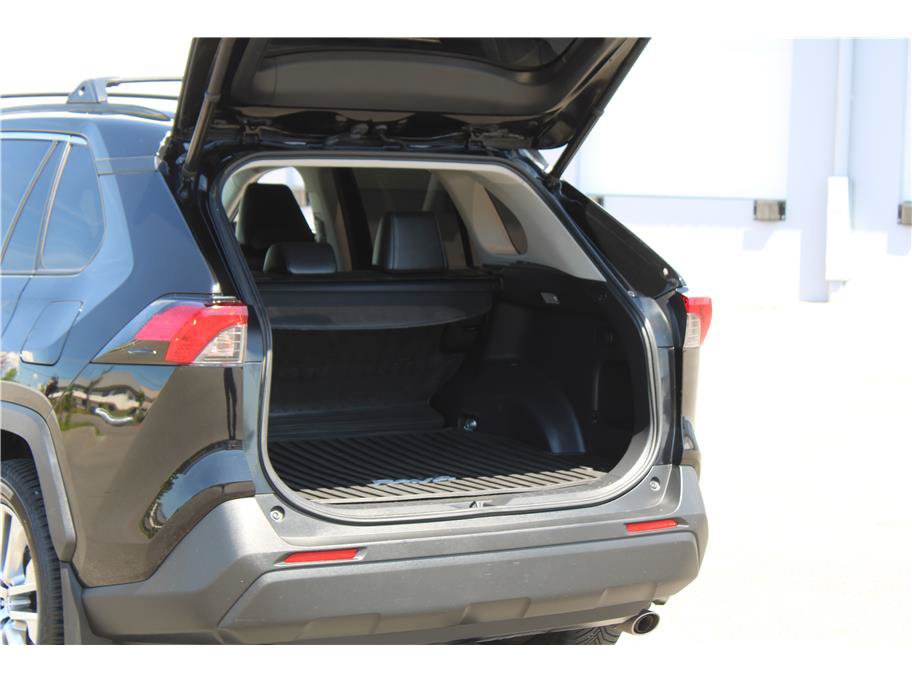 Used 2021 Toyota RAV4 XLE Premium AWD/4WD image 32