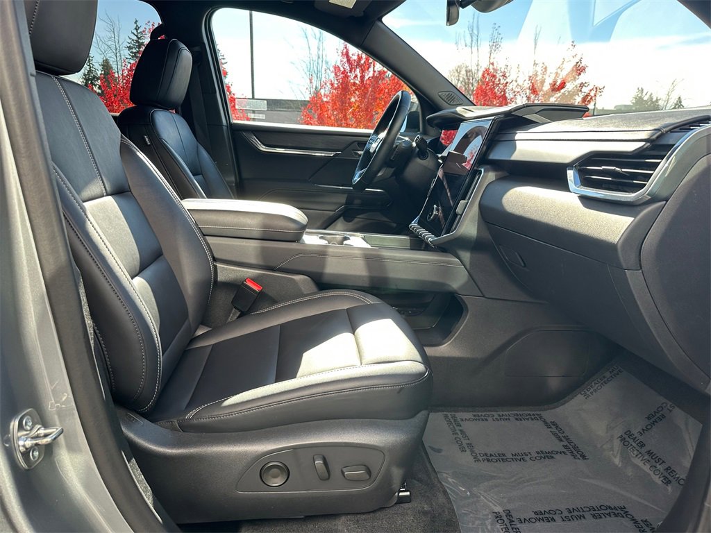 Used 2024 GMC Acadia Elevation image 10