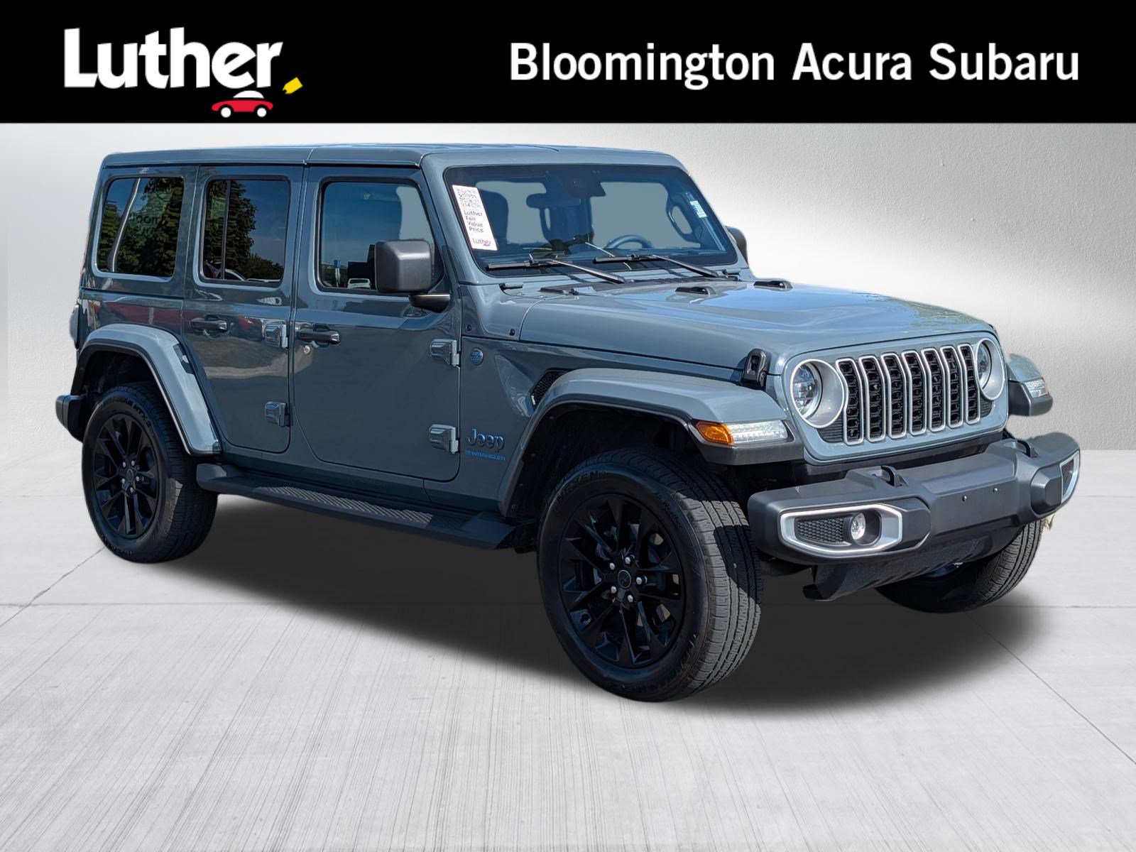 Used 2025 Jeep Wrangler Unlimited Sahara AWD/4WD image 1
