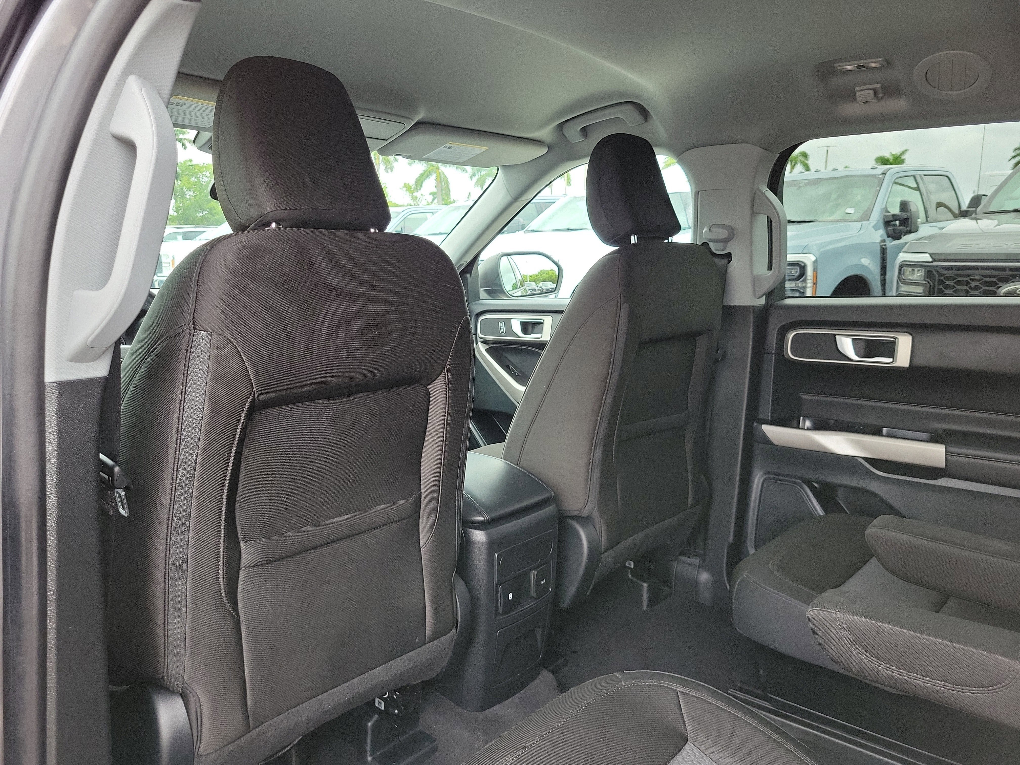 Used 2024 Ford Explorer XLT RWD image 13