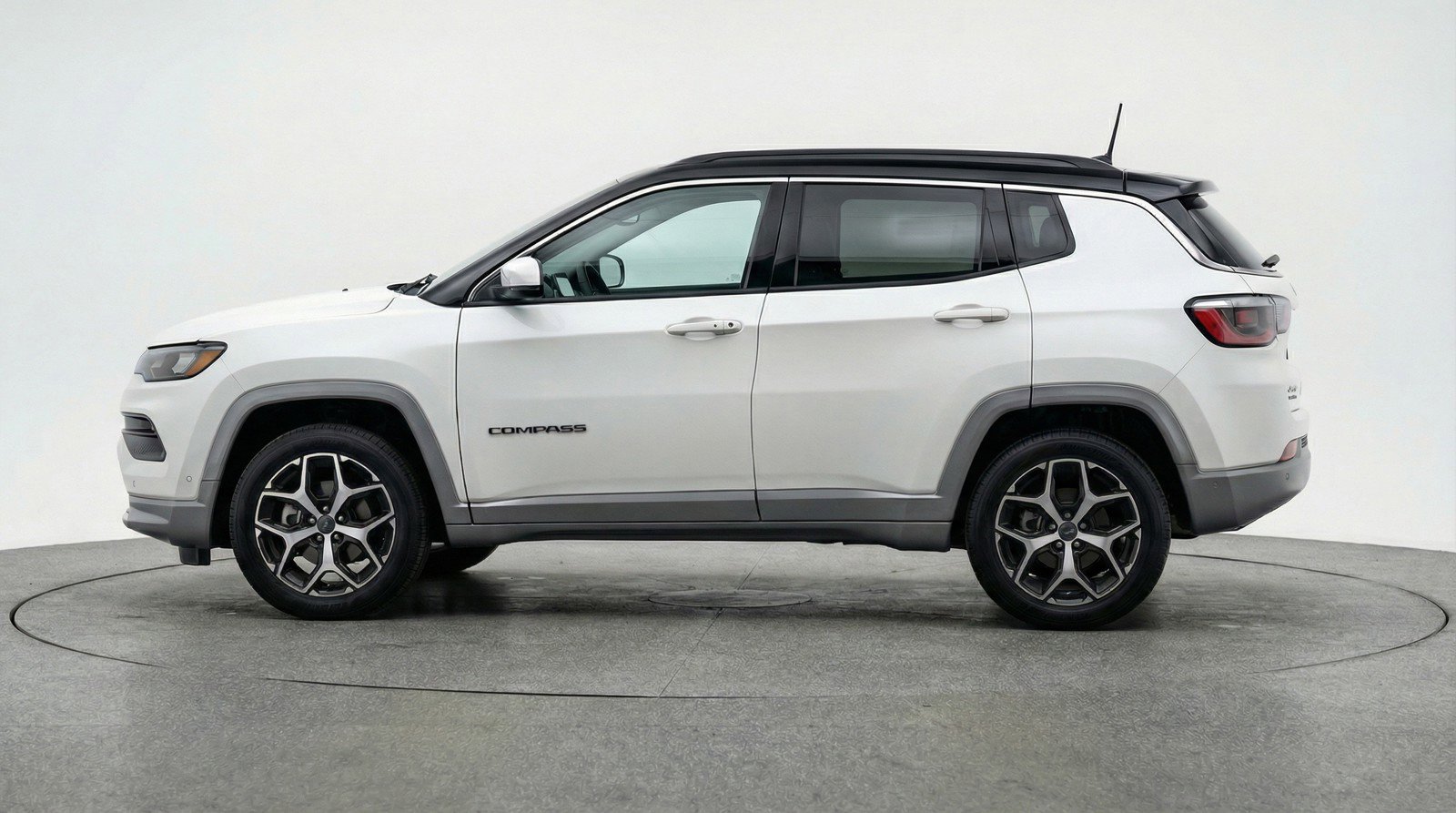 Used 2025 Jeep Compass Limited image 5
