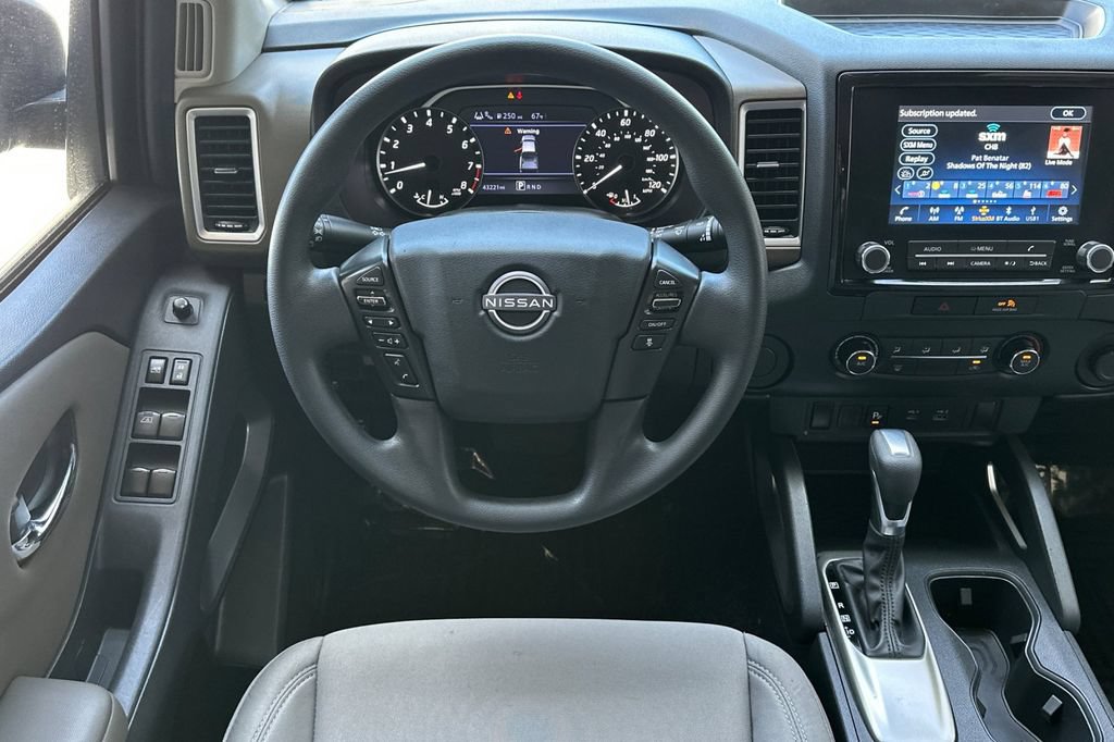Used 2022 Nissan Frontier SV w/ Technology Package RWD image 14