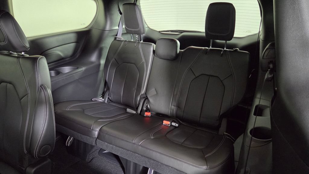 New 2025 Chrysler Pacifica Select w/ Fav Edition Package FWD image 32