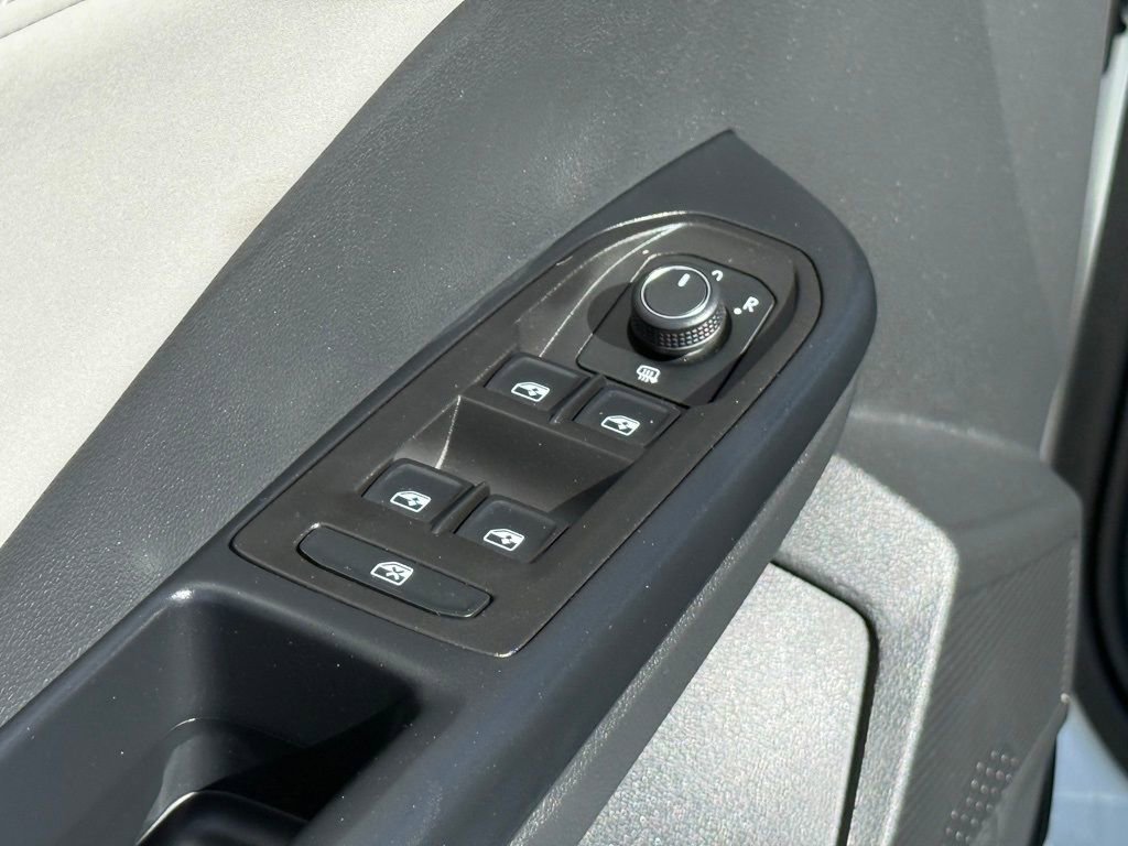 New 2026 Volkswagen Taos SE image 10