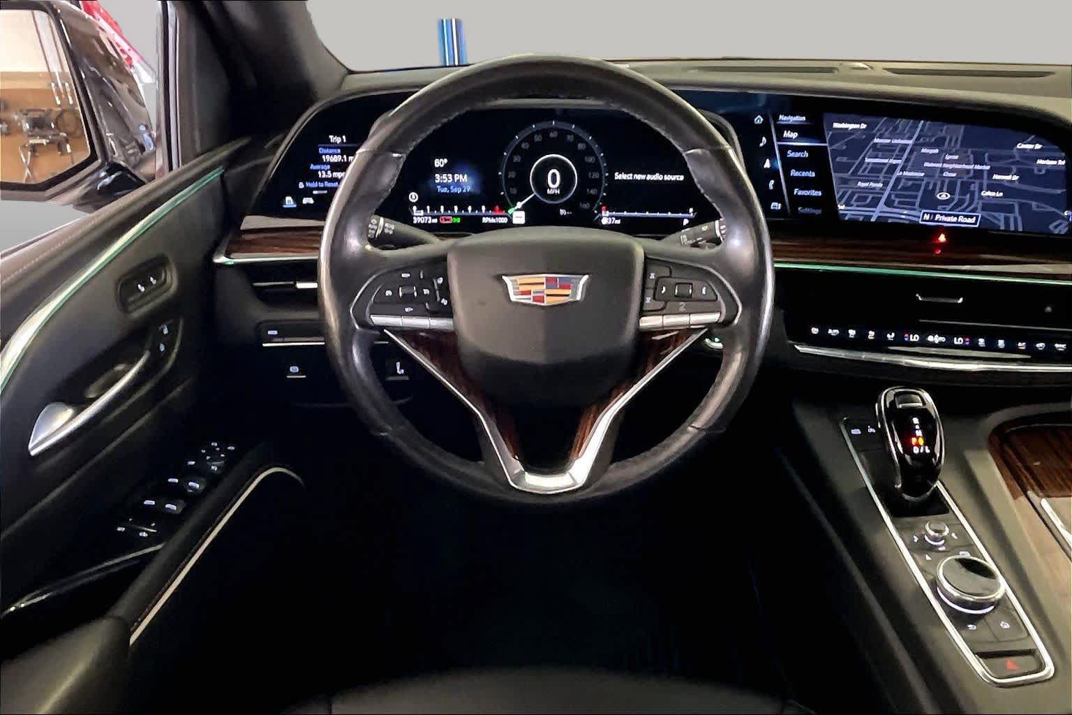 Used 2023 Cadillac Escalade Luxury RWD image 5
