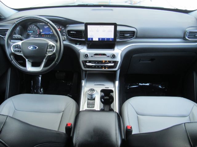 Used 2021 Ford Explorer XLT w/ Equipment Group 202A image 3