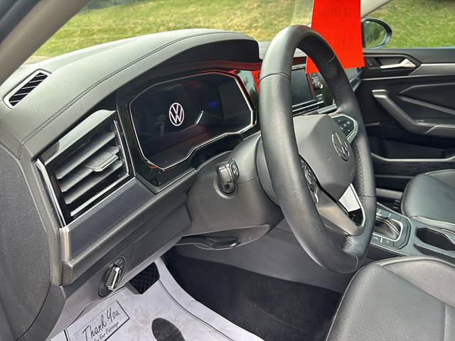 Used 2023 Volkswagen Jetta SE w/ Panoramic Sunroof Package FWD image 13