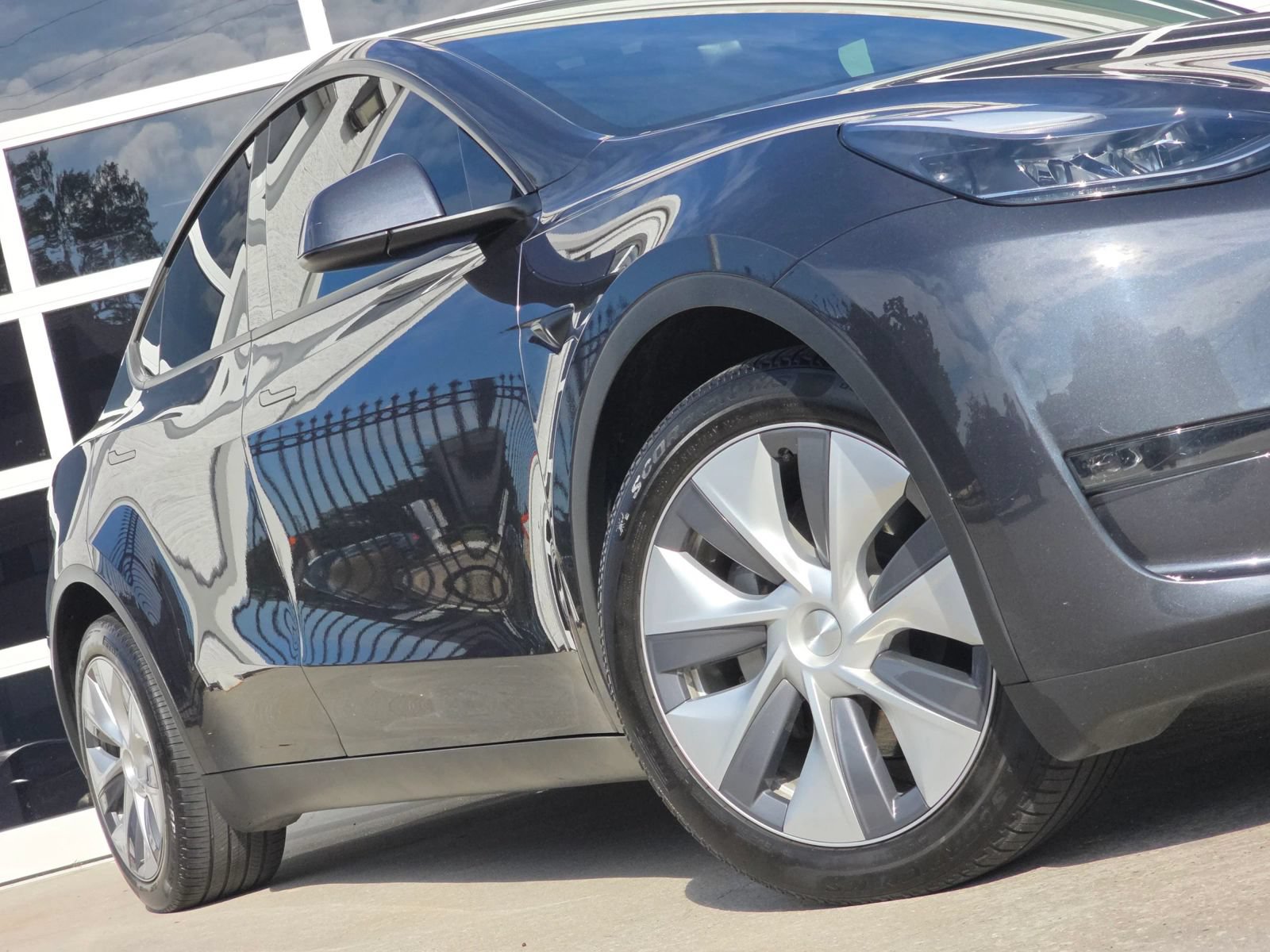 Used 2024 Tesla Model Y Long Range AWD/4WD image 11