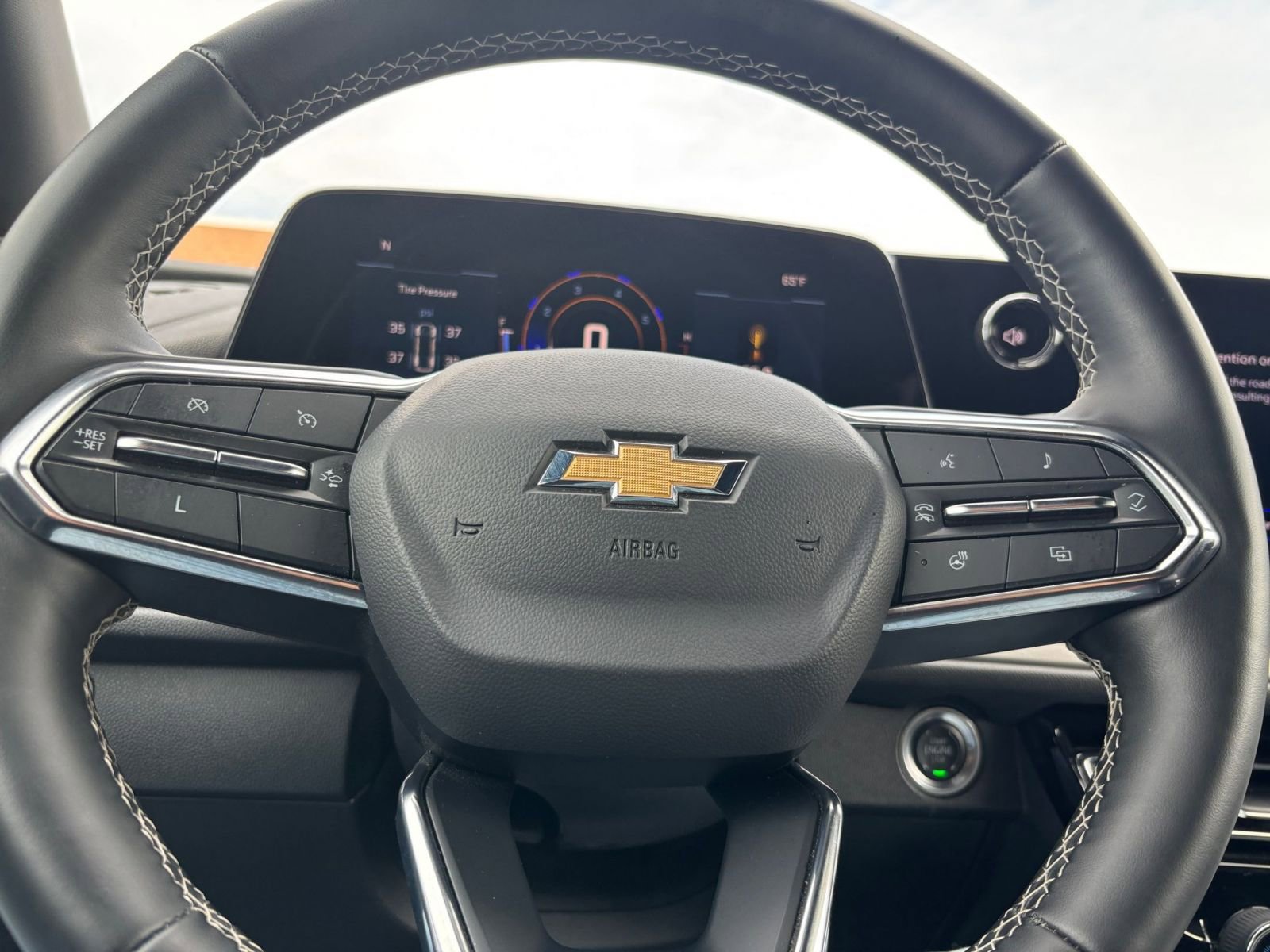 Used 2025 Chevrolet Traverse LT FWD image 29