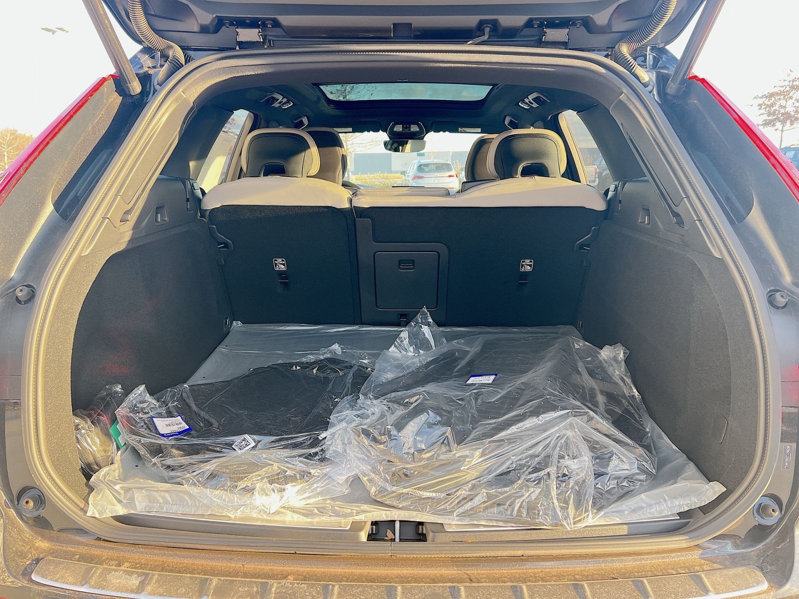 New 2026 Volvo XC60 B5 Plus w/ Protection Package Premier AWD/4WD image 33