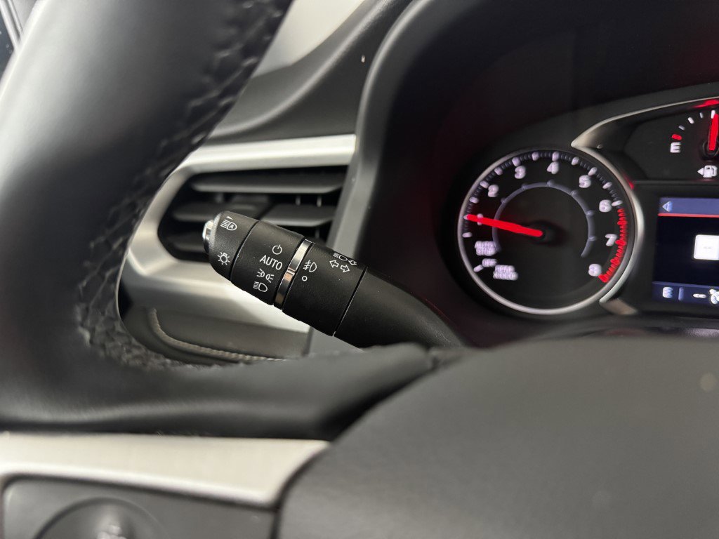 Used 2023 GMC Acadia SLT image 24