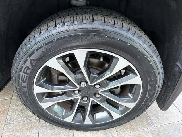 Used 2021 Jeep Grand Cherokee L Overland w/ Advanced Protech Group III RWD image 37