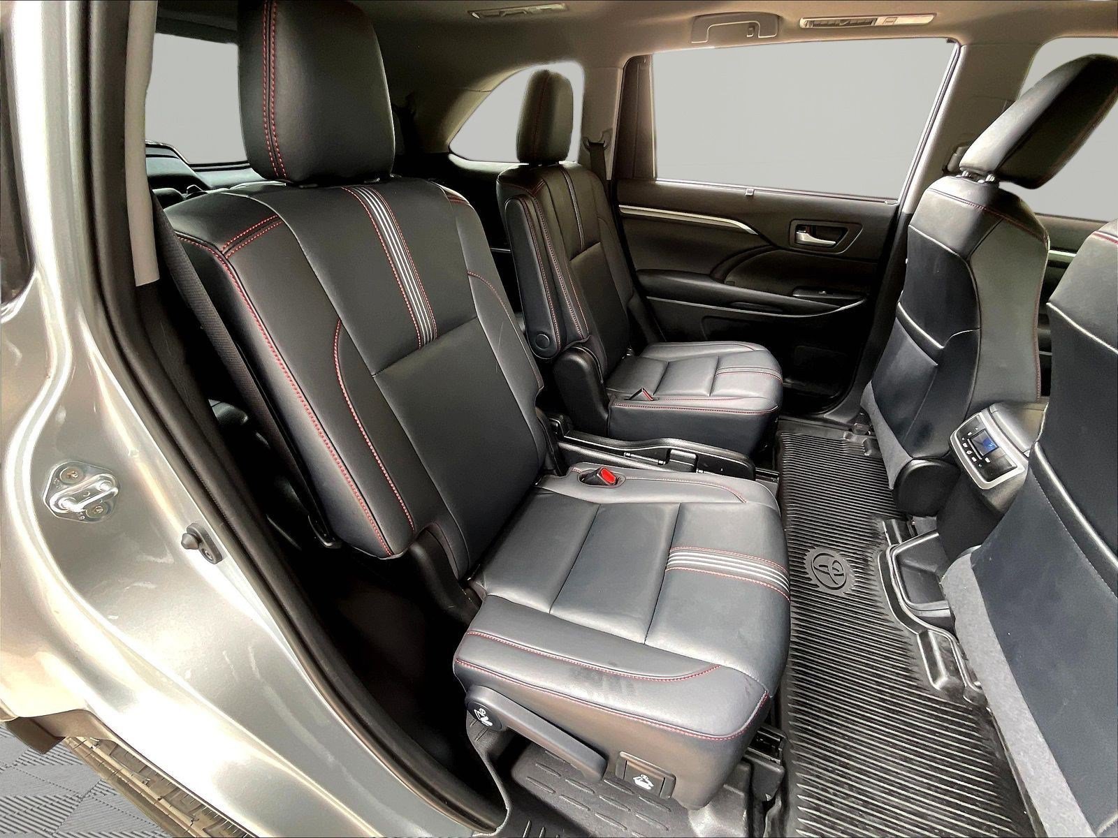 Used 2019 Toyota Highlander SE AWD/4WD image 25