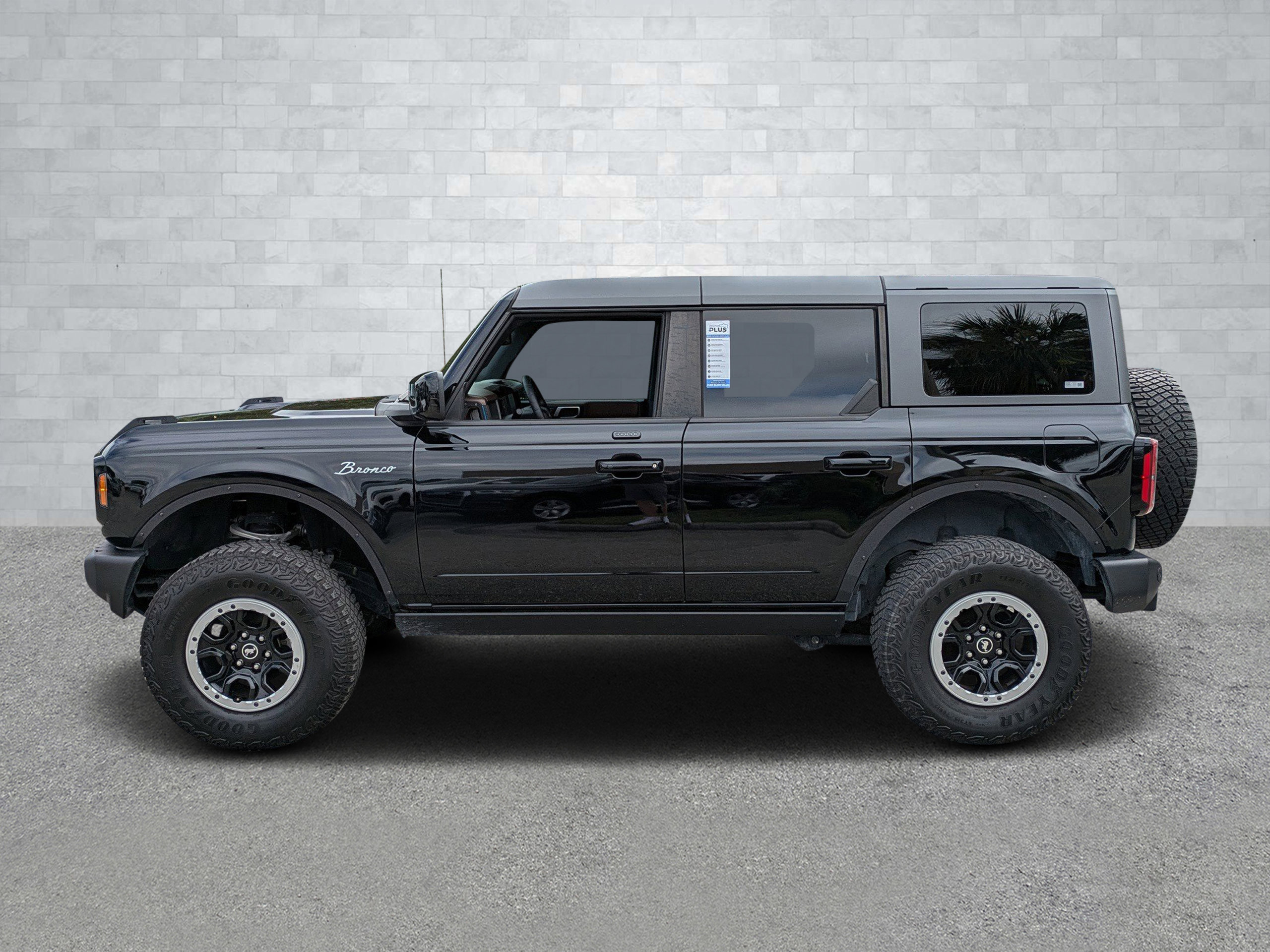 Used 2023 Ford Bronco Outer Banks image 8