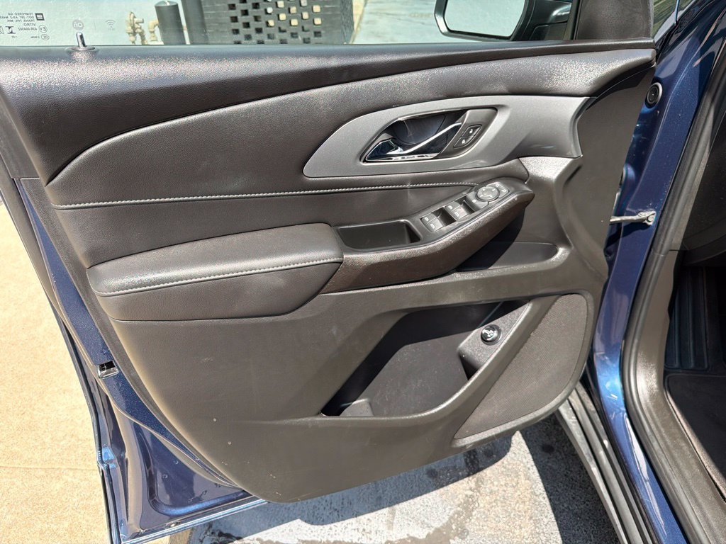 Used 2023 Chevrolet Traverse LT FWD image 39