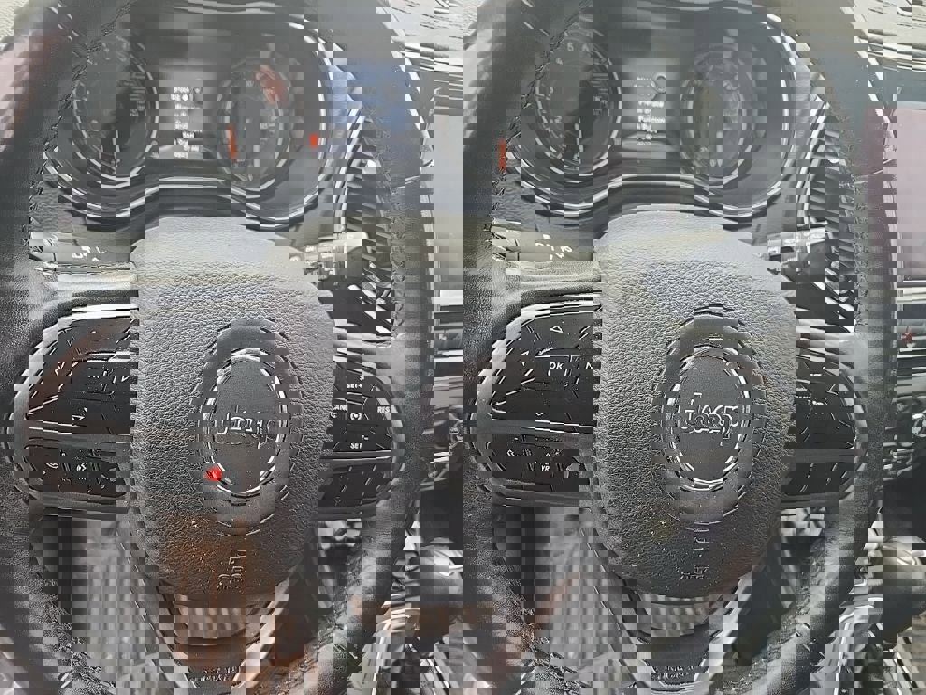 Used 2019 Jeep Cherokee Limited image 4