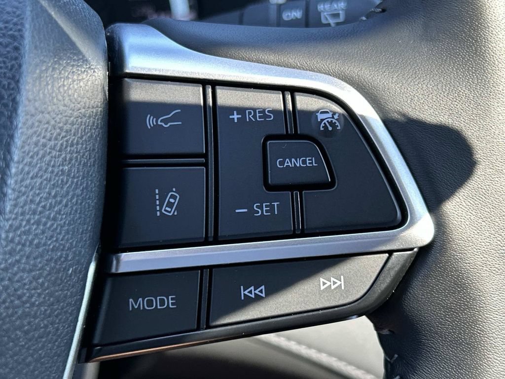 Used 2026 Toyota Highlander XLE AWD/4WD image 32