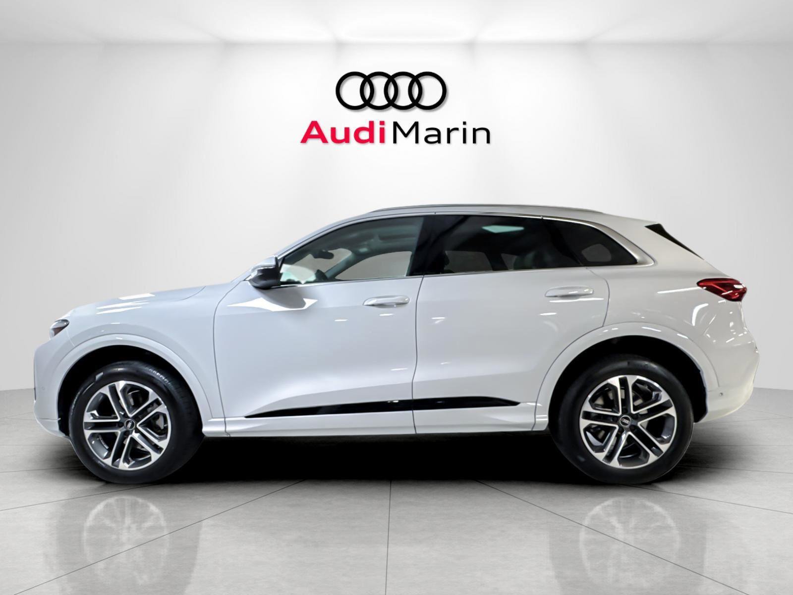 Used 2025 Audi Q5 Premium Plus w/ Premium Plus AWD/4WD image 2