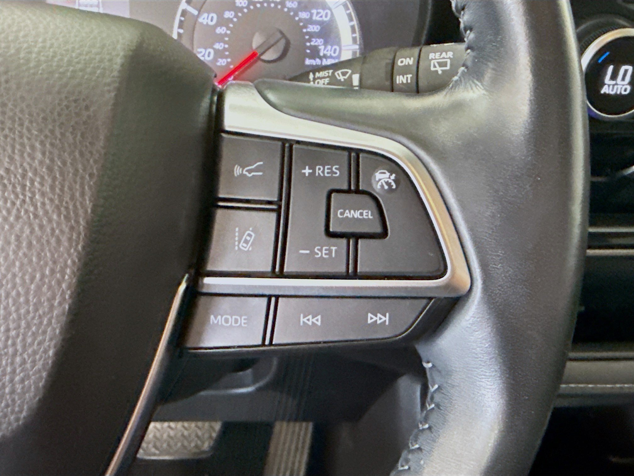 Used 2021 Toyota Highlander LE FWD image 15