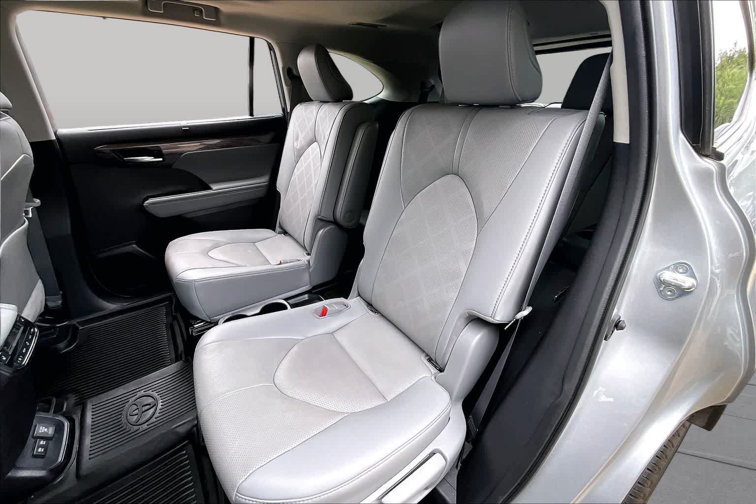 Used 2021 Toyota Highlander Platinum FWD image 21