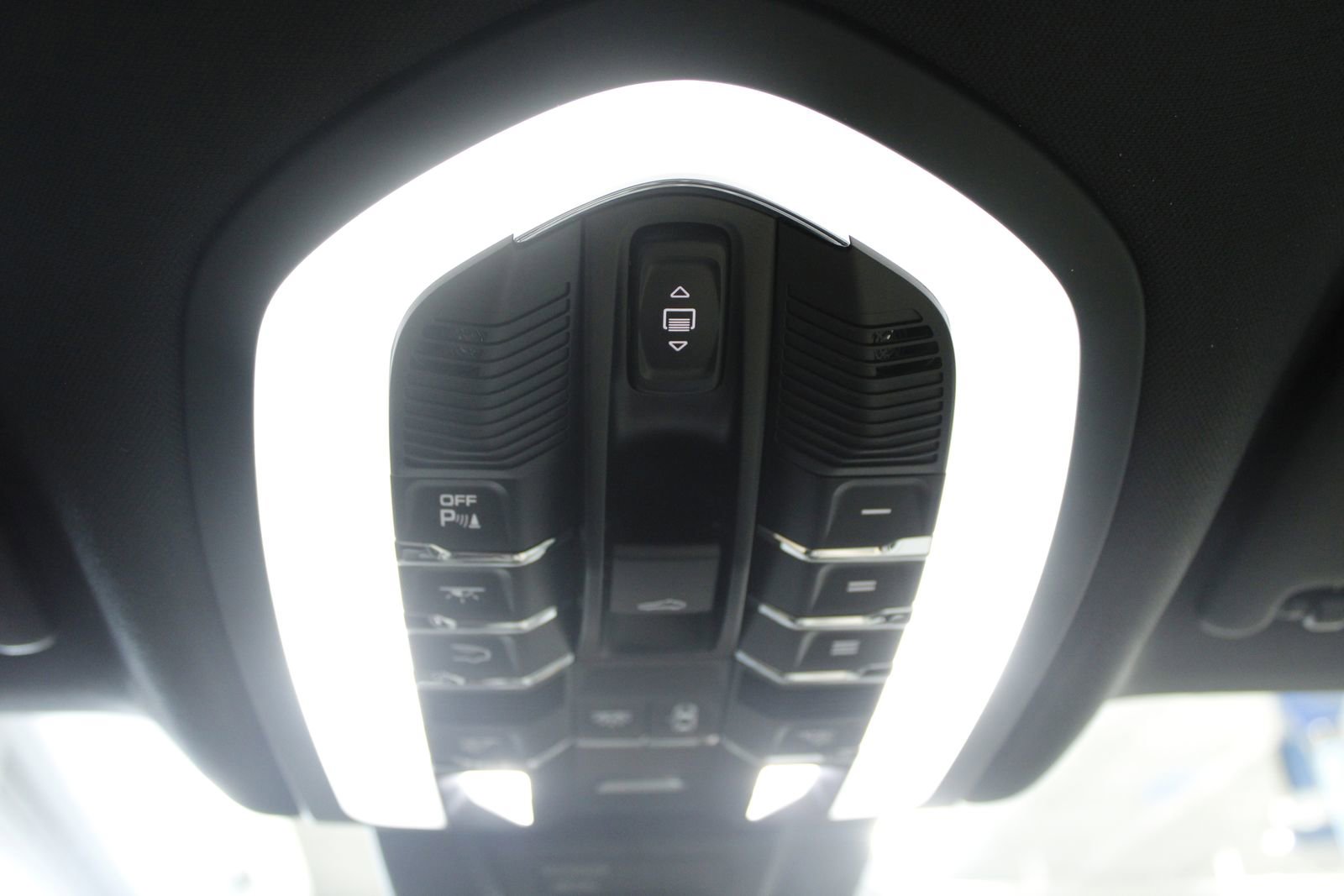 New 2026 Porsche Macan GTS AWD/4WD image 37