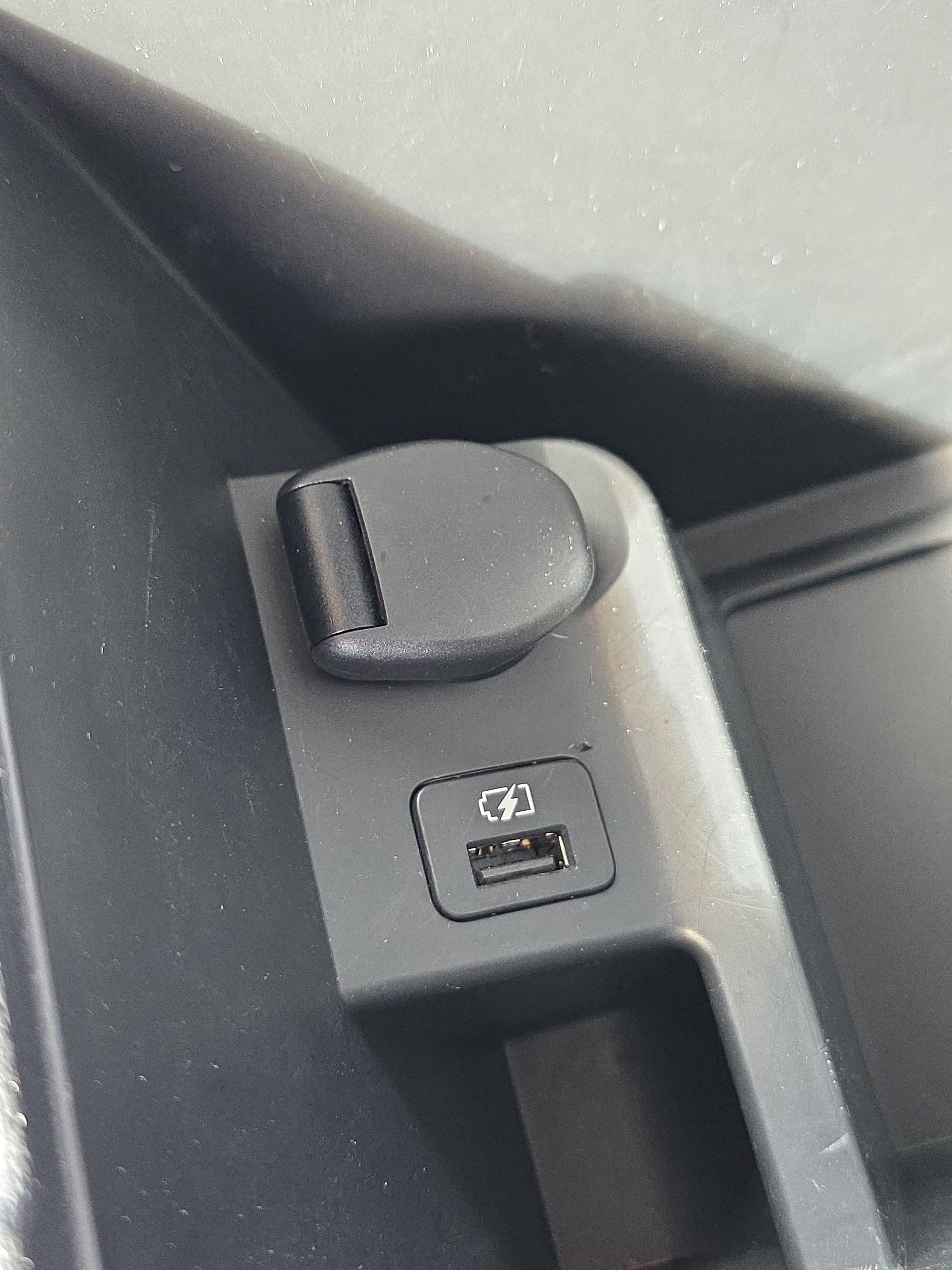 Used 2020 Nissan Rogue Sport S image 31